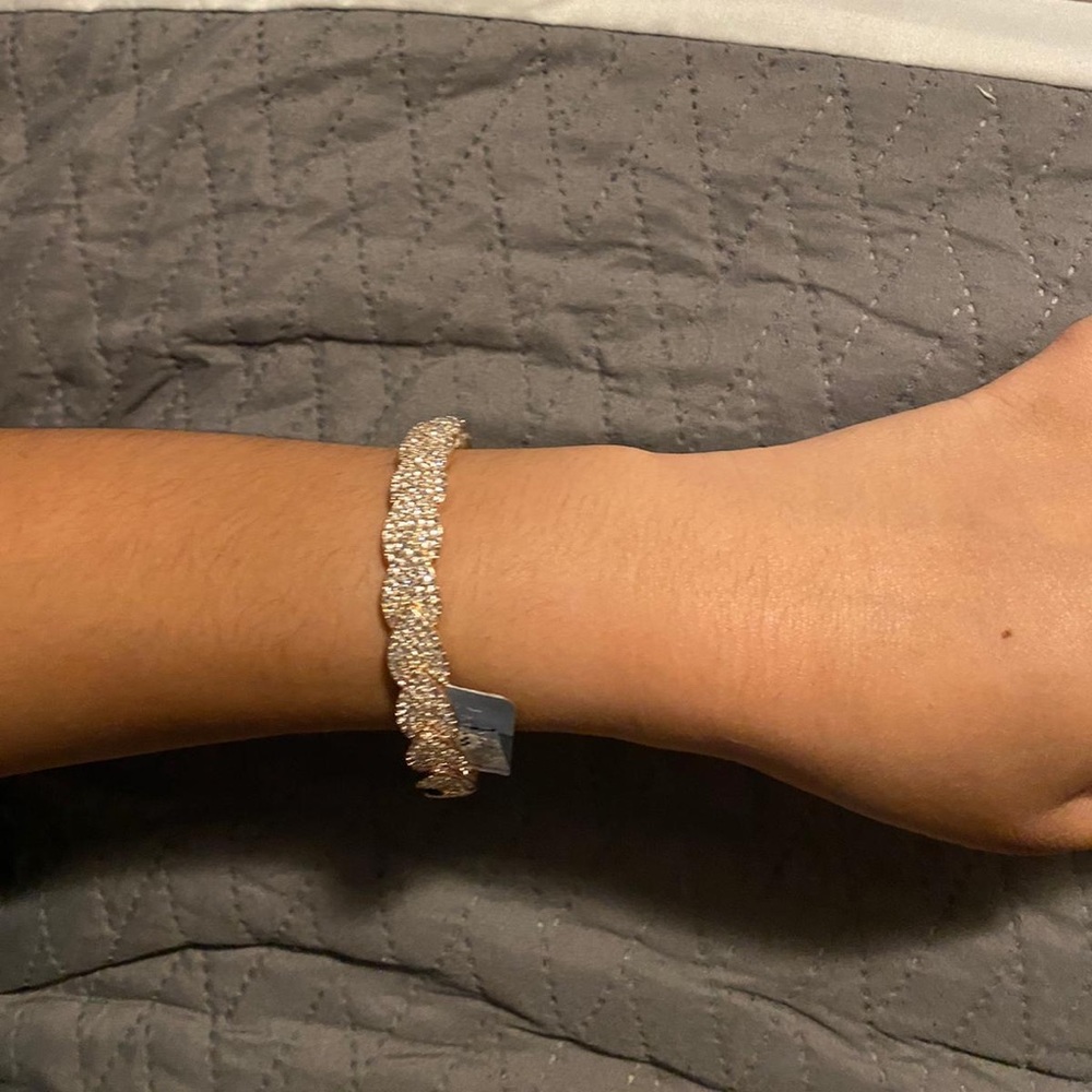 Crystal pear shaped stretch bracelet
